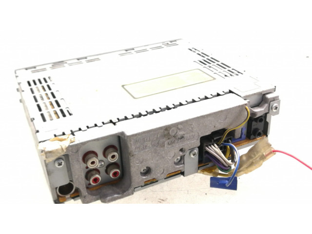 Радио/ проигрыватель CD/DVD / навигация