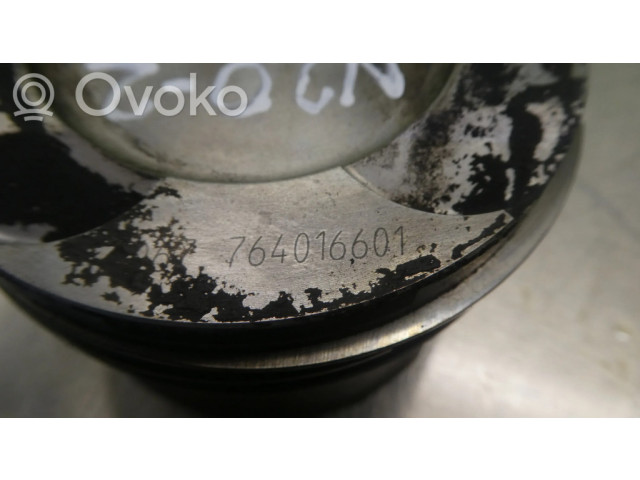 Píst 764016601   BMW 1 F20 F21  pro benzínový motor 2.0  