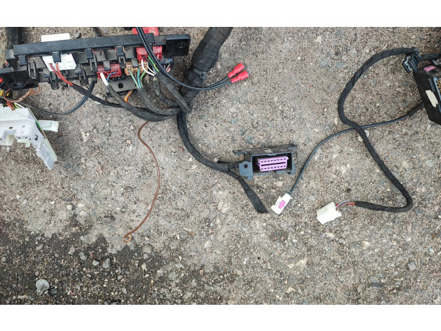 Pojistková skříňka 7H0971727F Volkswagen Transporter - Caravelle T5 2007