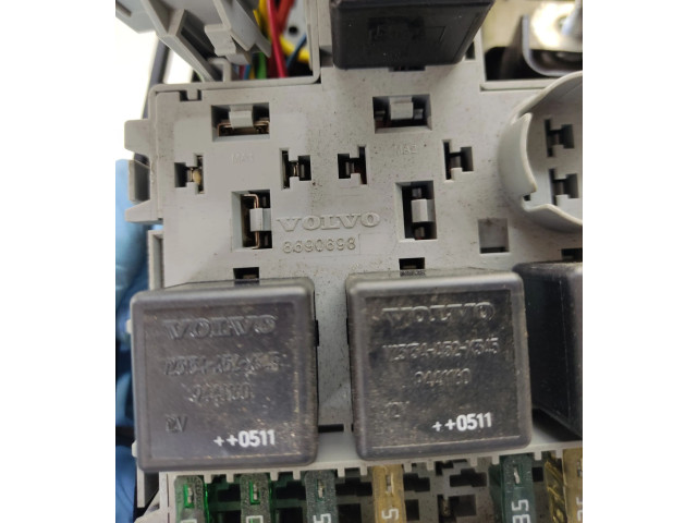 Блок предохранителей  30728132, 30728133   Volvo XC90    