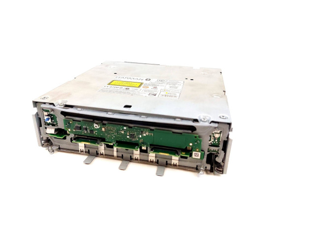 Радио/ проигрыватель CD/DVD / навигация