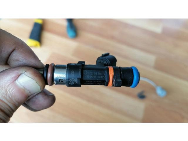 Комплект форсунок 166004787R, 8201505544    Dacia Sandero для бензинового двигателя H4B.408 0.9