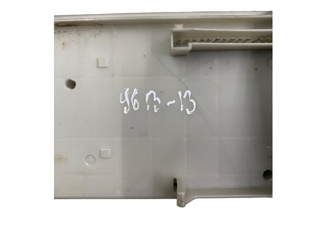 Блок предохранителей Mitsubishi L200