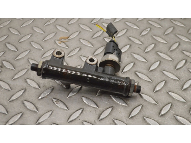 Топливная рампа 4R8Q9C066AD, 05112471094 Jaguar XJ X350 2.7 для двигателя AJD