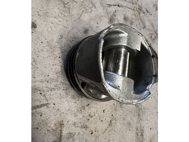  Поршень    Renault Trafic II (X83)  