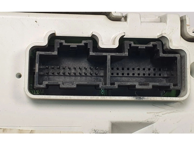 Панель приборов 05172536AA Dodge Nitro