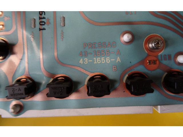 Панель приборов MR559664 Mitsubishi Carisma