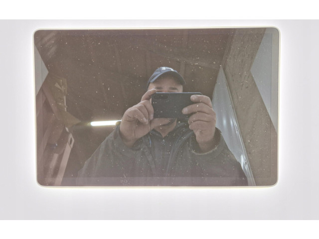 Дисплей       Tesla Model 3