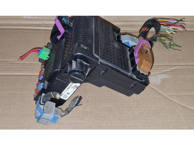 Блок предохранителей 30728356   Volvo V70    