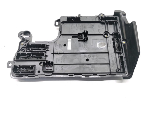 Блок комфорта 1567455-02-D Tesla Model 3