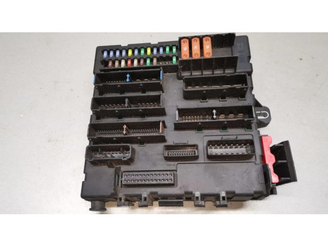 Pojistková skříňka 13205781 Opel Vectra C 2006