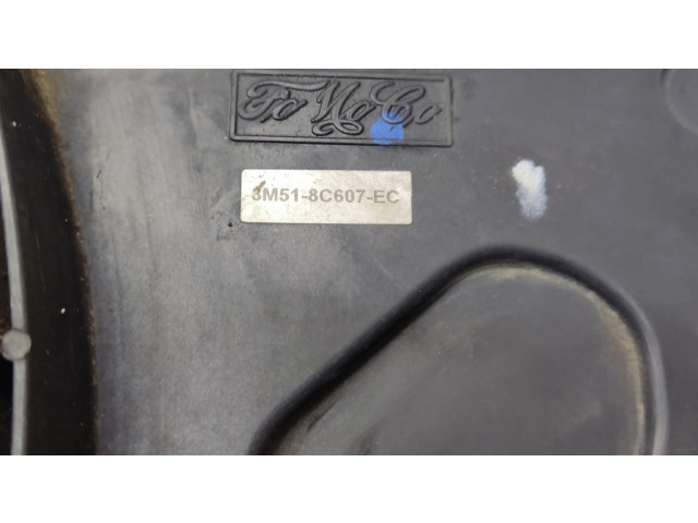 Вентилятор радиатора     3M518C607EC, 8240479    Ford Focus 1.6