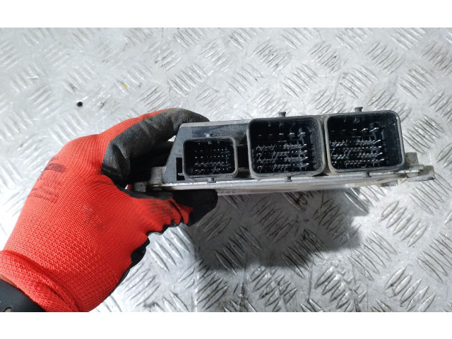 Řídící jednotka 9806713880 Peugeot 301 2015