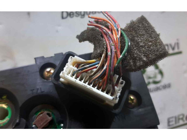 Přístrojová deska Nissan Almera Tino 2001 BU0101118757