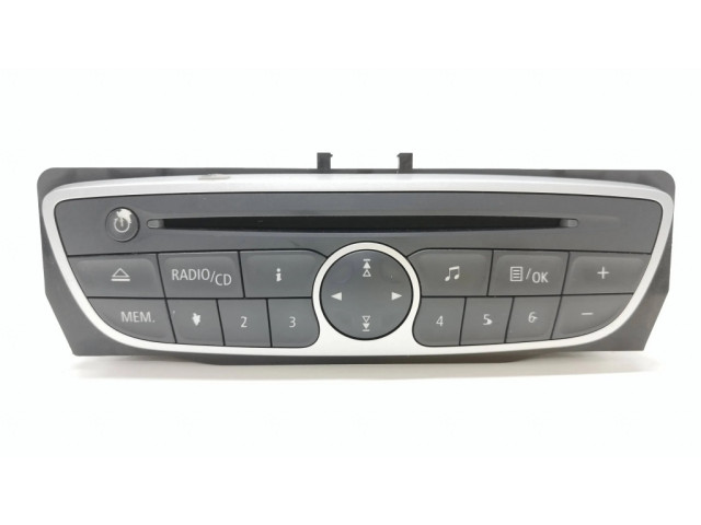 Радио/ проигрыватель CD/DVD / навигация