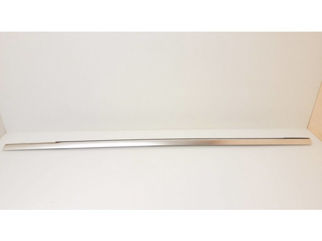 Отделка стекла передней двери