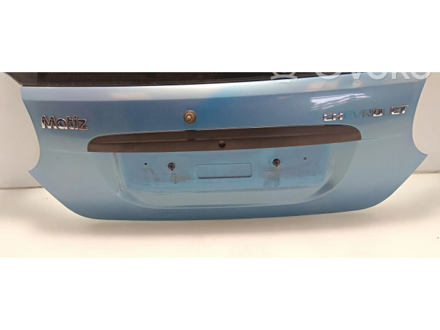 Задняя крышка (багажника)