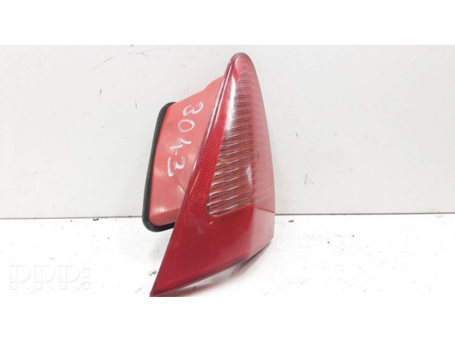 Задний фонарь в кузове