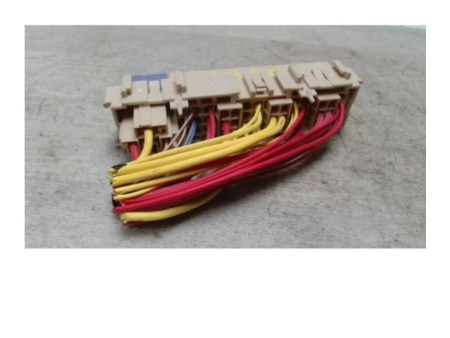 Блок предохранителей     Renault Clio III    