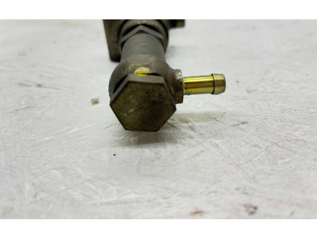 Топливная рампа 8658252   Volvo V70  