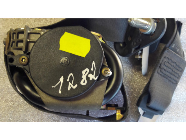 Задний ремень безопасности