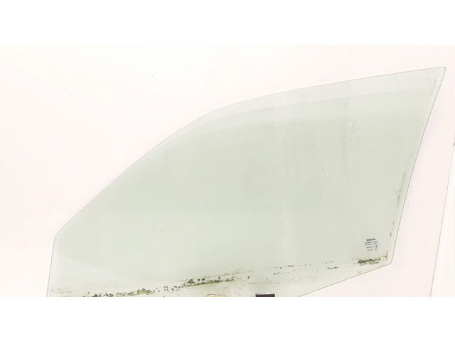 Основное стекло передних дверей (четырехдверного автомобиля)