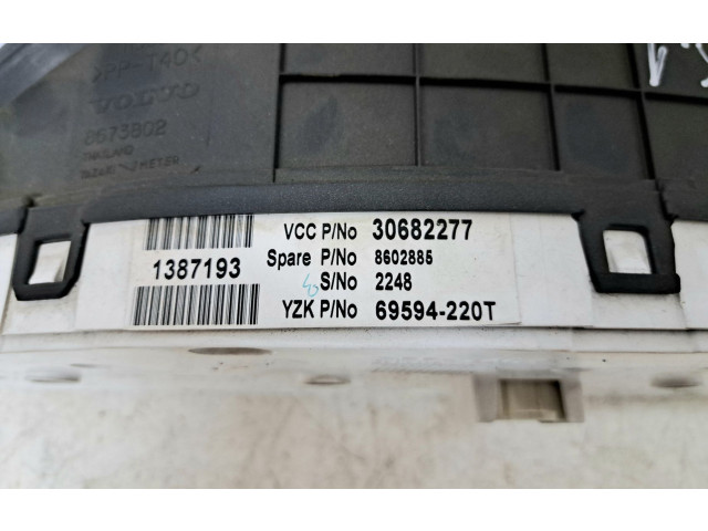 Панель приборов 30682277, 69594220T   Volvo V70       