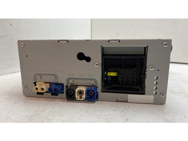 Радио/ проигрыватель CD/DVD / навигация