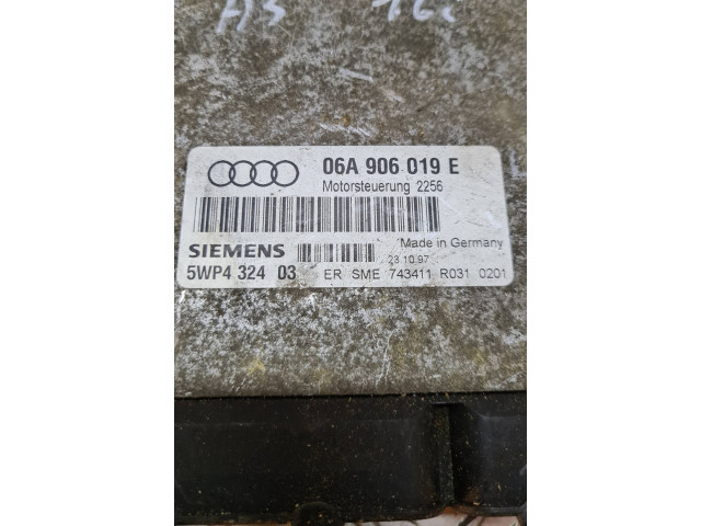 Блок управления двигателя 06A906019B, 5WP432403   Skoda Octavia Mk1 (1U)