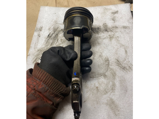 Píst 059AA   Audi A8 S8 D3 4E     