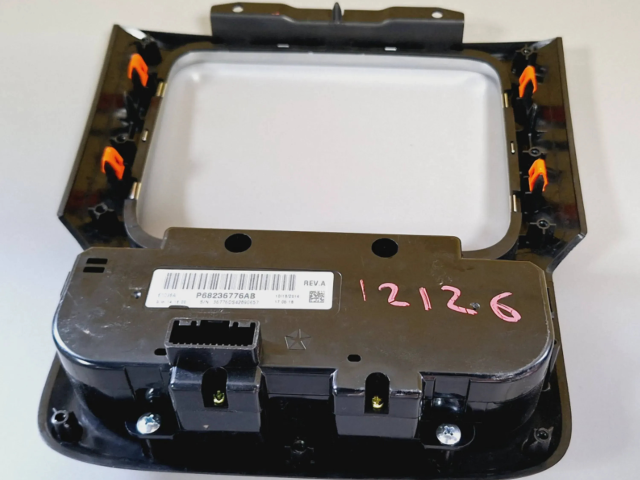 Блок управления климат-контролем P68236776AB, 36776DS42890657 Dodge VAN RAM
