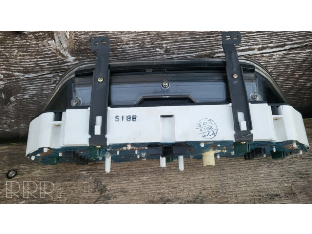 Přístrojová deska  Mazda 323 1993   