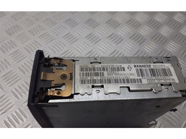 Блок предохранителей  8200057681   Renault Clio II    