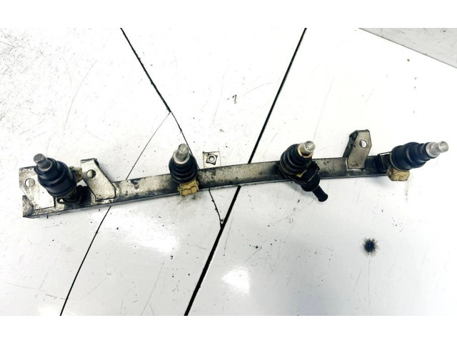 Топливная рампа Saab 900