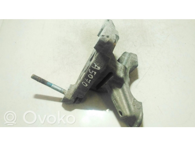 Кронштейн крепления двигателя