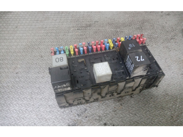 Блок предохранителей 357937039 Volkswagen Golf II