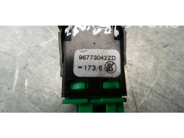 Блок управления 96773042ZD, 1810017   Citroen C-Elysée