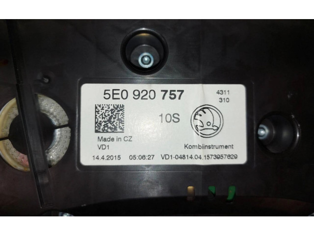 Панель приборов 5E0920757 Skoda Octavia Mk3 (5E)