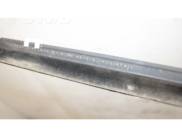 Отделка стекла передней двери