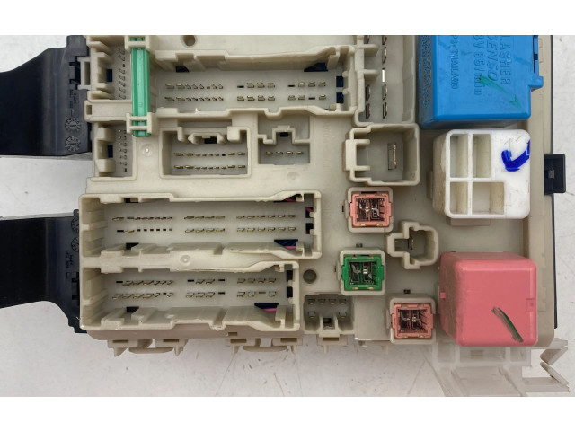 Pojistková skříňka 8273002V50 Toyota Corolla E140 E150 2012