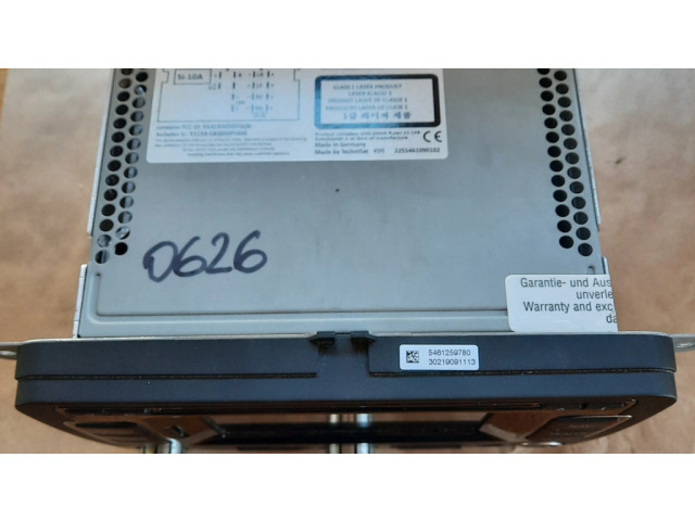 Радио/ проигрыватель CD/DVD / навигация