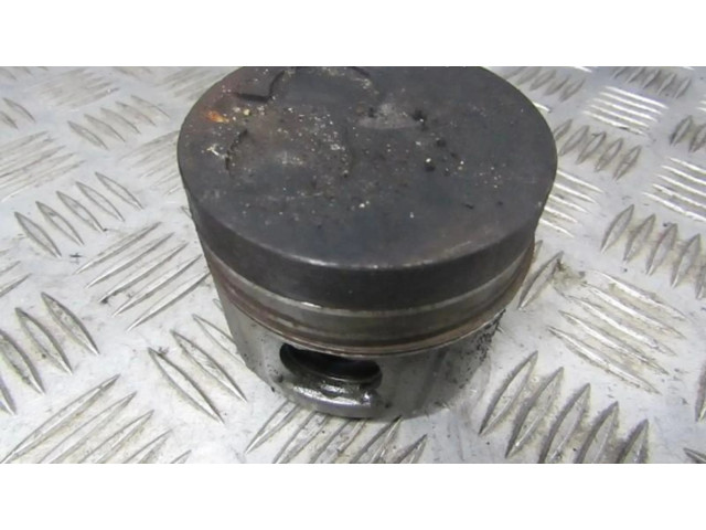 Píst Citroen Saxo pro naftový motor 1.5