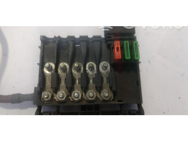 Блок предохранителей 1J0937550AB   Audi A3 S3 8L    