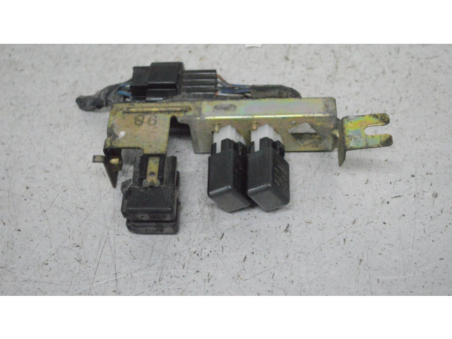 Pojistková skříňka Mitsubishi Pajero 2000