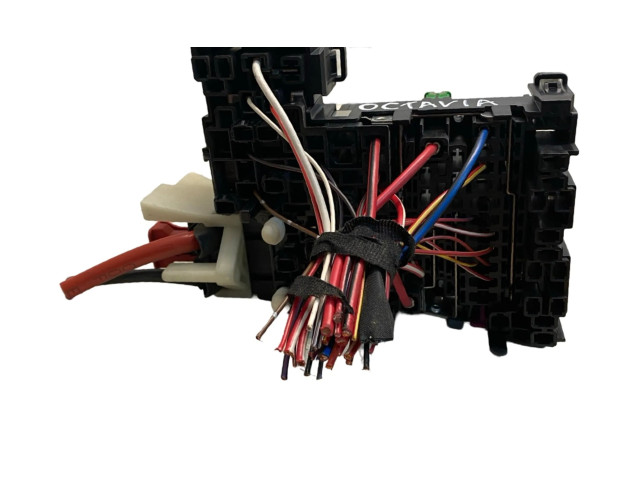 Блок предохранителей 5Q0937615C   Skoda Octavia Mk3 (5E)    