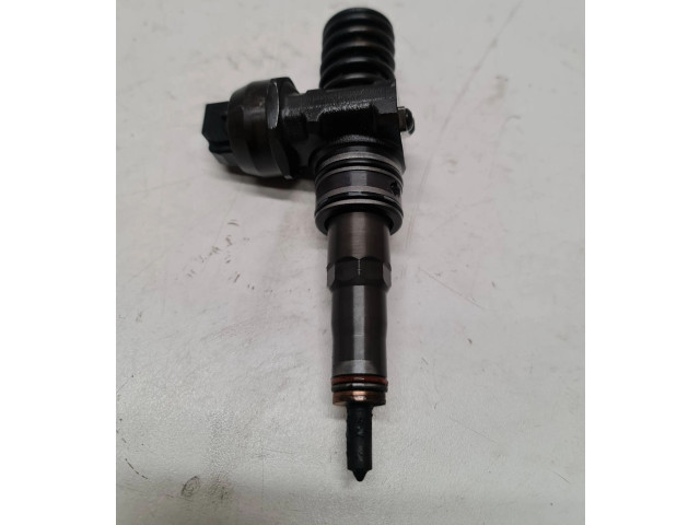 Vstřikovač 038130073BN   Volkswagen Caddy    BLS 