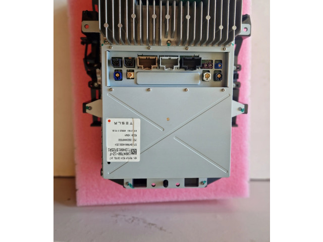 Дисплей 145073700B Tesla Model X