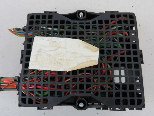 Блок предохранителей  6N1T-14401-AKG   Ford Fusion    