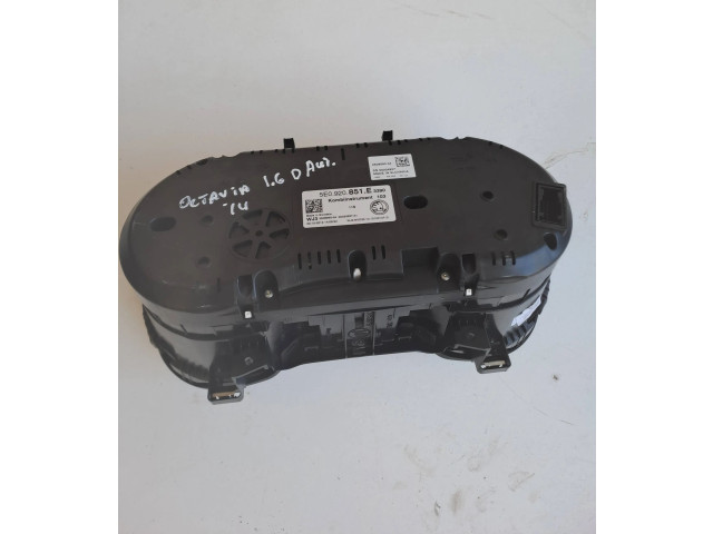 Панель приборов 5E0920851E, 0033492701   Skoda Octavia Mk3 (5E)       