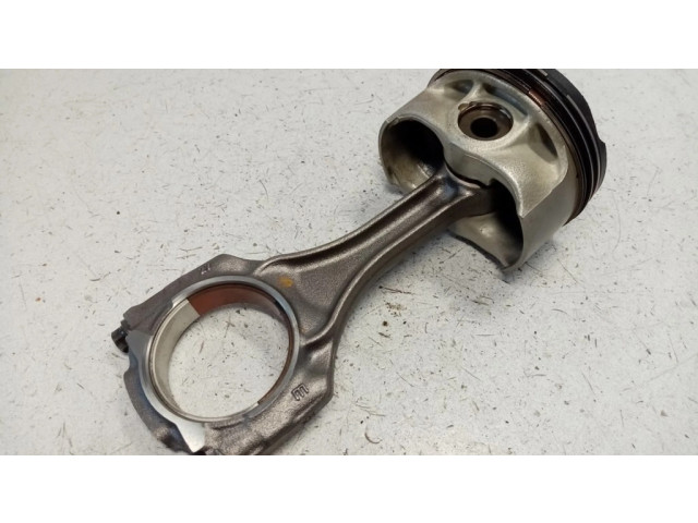 Píst 11257613626, 11257576475 BMW 5 F10 F11 pro benzínový motor 5.0 N63